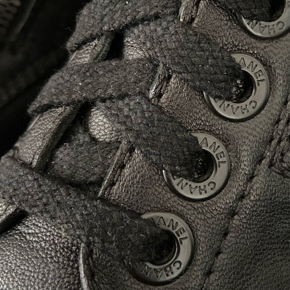 Chanel Black Leather Interlocking CC logo Combat Moto Boots Lace Up Size zip - Picture 7 of 16